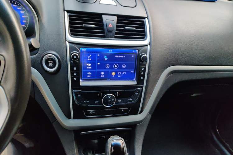 Used Geely Auto Emgrand 2015 Sedan 1.5L CVT Upward Version Audio And AC Panel