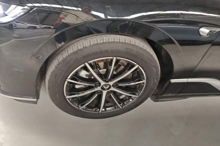 Used VOYAH PASSION 2024 PHEV Four-Wheel Drive Ultra-Long Range Executive Edition Left Front Wheel Hub