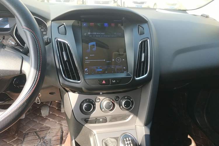 Used Ford Focus 2015 Hatchback 1.6L Manual Fashion Edition