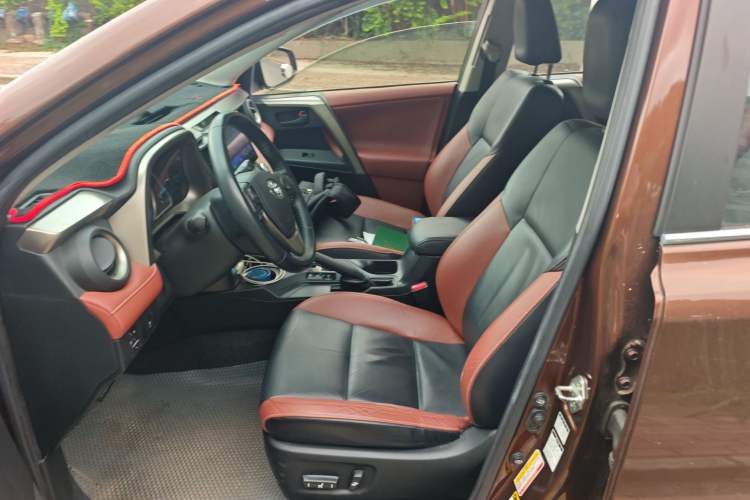 Used Toyota RAV4 2013 2.5L Automatic 4x4 Elite Edition Left Front Seat