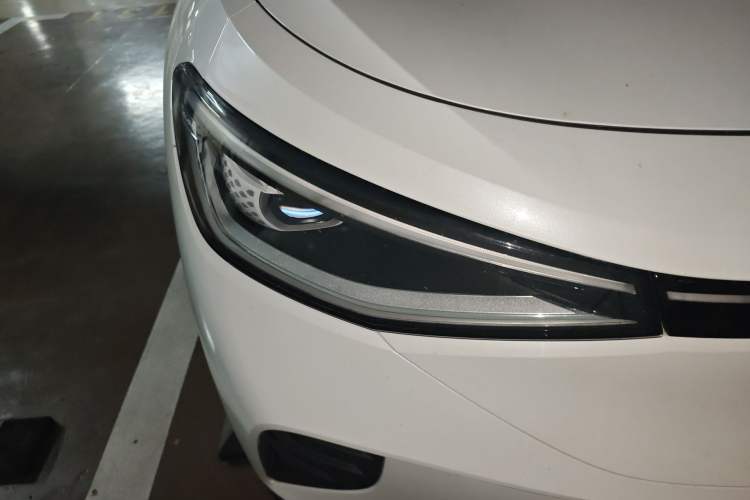 Used Volkswagen ID.4 CROZZ 2021 Long-Range PRO Two-Wheel Drive Version Right Front Headlight