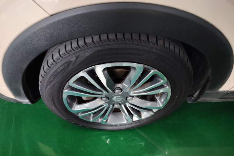 Used Leapmotor T03 2022 Glazed Edition Left Front Wheel Hub