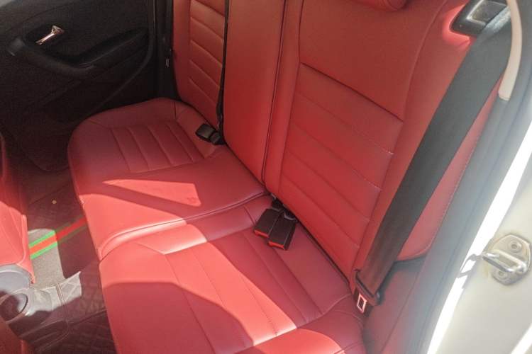 Used Volkswagen Polo 2016 1.6L Automatic Comfort Model Interior 4