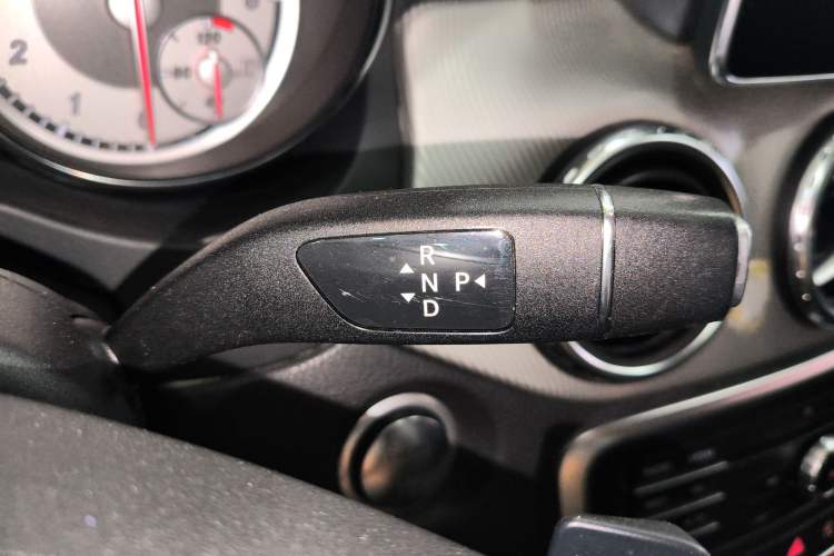 Used Mercedes-Benz GLA 2016 GLA 220 4MATIC Fashion Edition Gear Lever