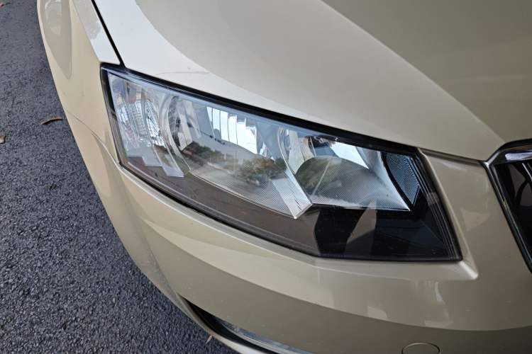 Used Skoda Octavia 2015 1.6L Automatic Yijun Edition Right Front Headlight