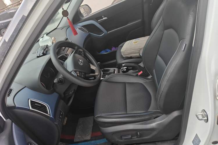 Used Hyundai ix25 2015 1.6L Automatic Two-Wheel-Drive Deluxe DLX Model Left Front Seat