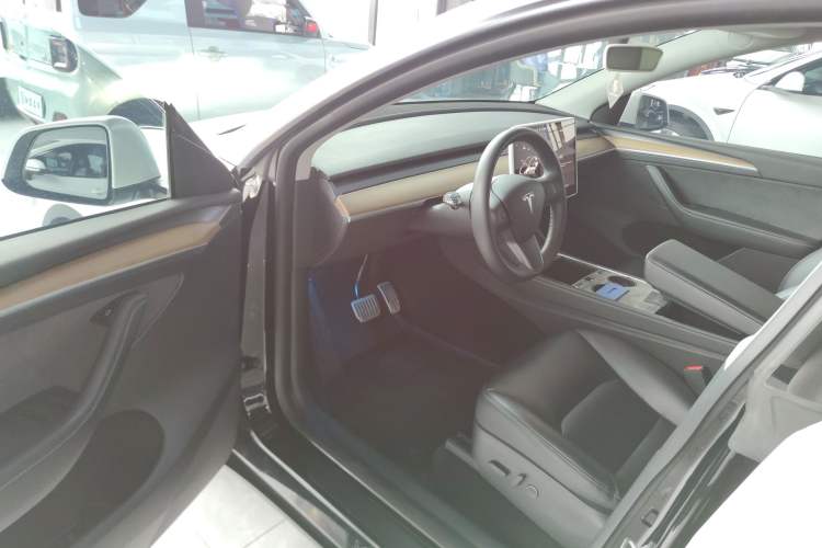 Used Tesla Model Y 2021 Standard Range Rear-Wheel Drive Version