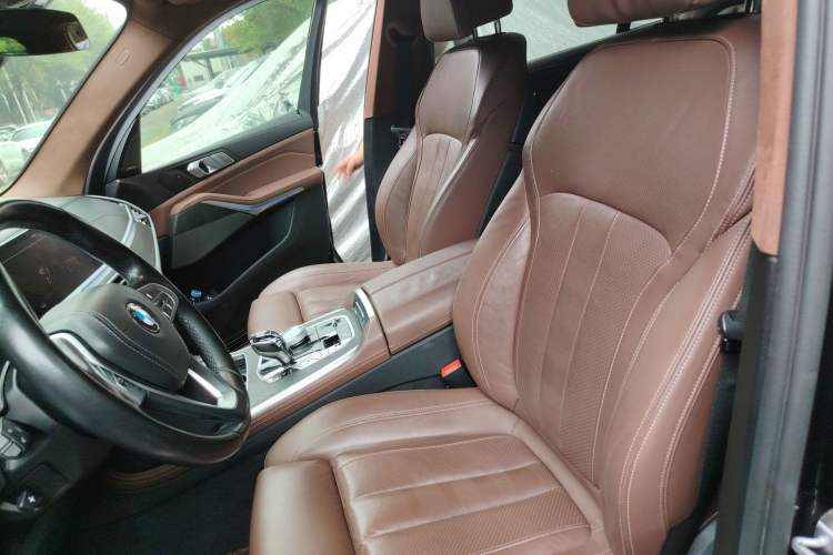 Used BMW X7 2020 xDrive40i Luxury Package with Leading Features Left Front Seat