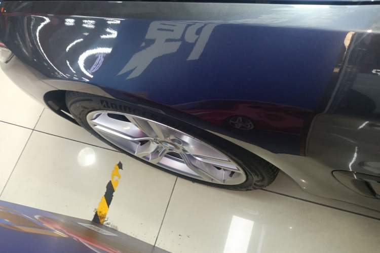 Used BMW 4 Series 2017 425i Gran Coupe Leading Model with M Sport Package Left Front Wheel Hub