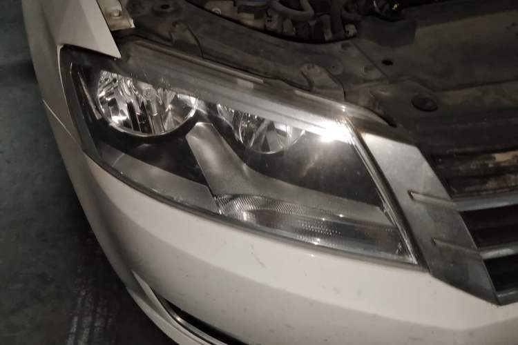 Used Volkswagen Gran Lavida 2013 1.4 TSI Automatic Comfort Model Right Front Headlight