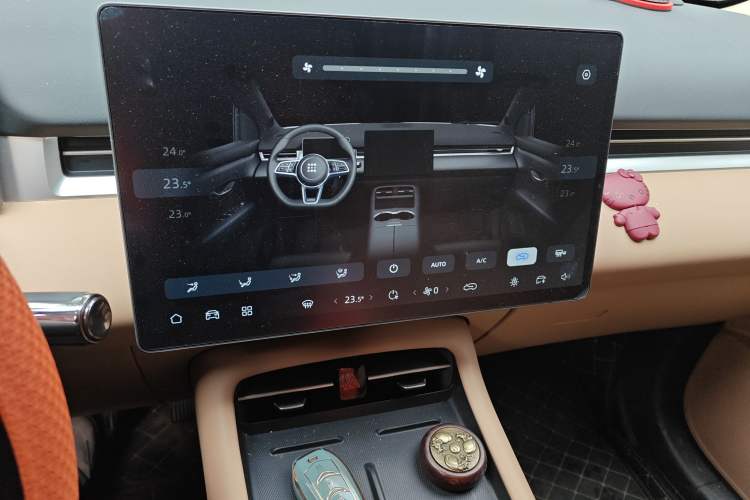 Used Landian E5 PLUS 2025 165 km Long-Range Version PLUS 7-Seater Audio And AC Panel