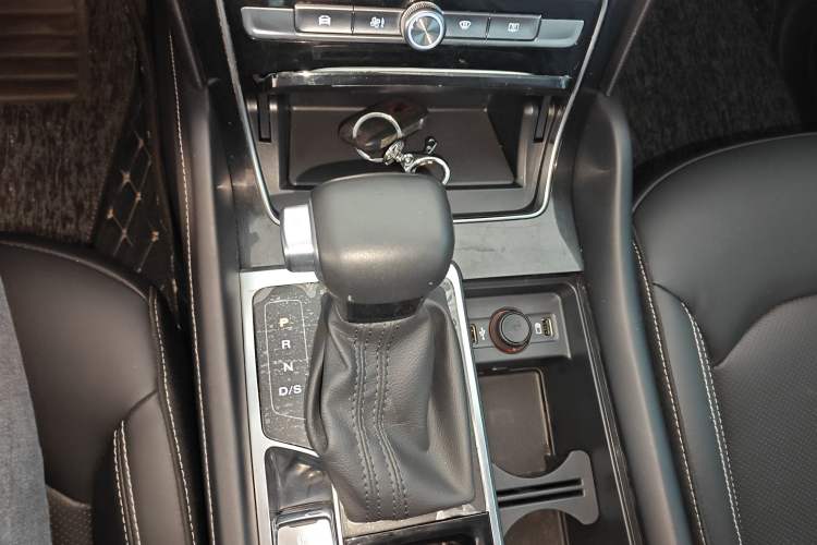 Used Roewe RX8 2019 30T Two-Wheel Drive Supreme Flagship Edition
