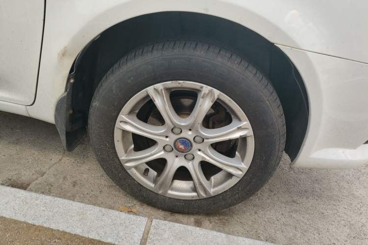 Used Geely Auto Diamond 2015 Sedan 1.5L Manual SuperDeluxe Model Right Front Wheel Hub