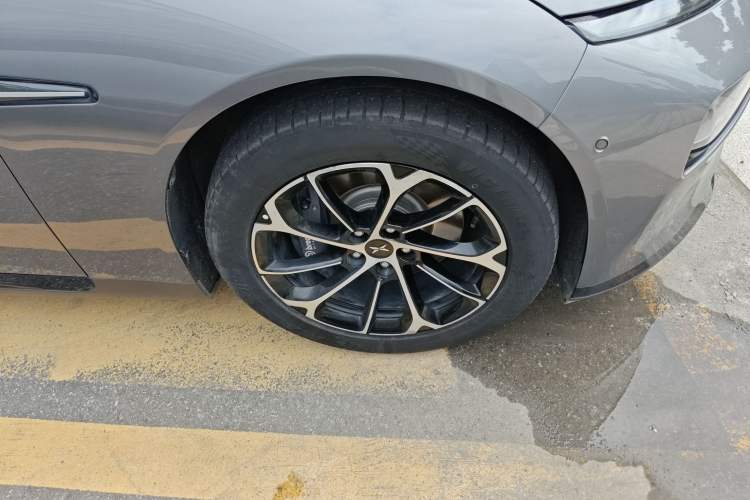 Used XPeng P7 2021 670G Right Front Wheel Hub