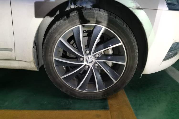 Used Skoda Octavia 2019 TSI280 DSG SmartDrive Luxury Edition China VI Right Front Wheel Hub