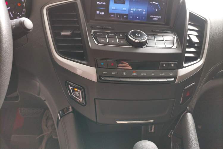 Used Dongfeng Aeolus AX7 2018 Classic 1.6T Automatic Luxury Model
