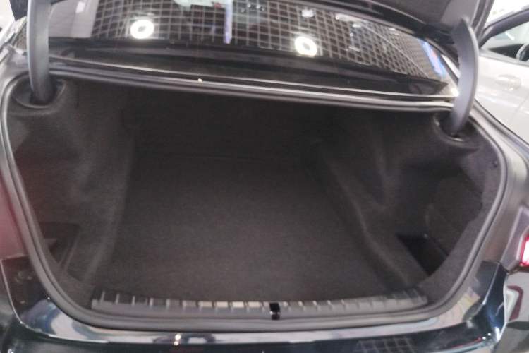 Used BMW 5 Series 2022 Restyled 530Li Leading Edition M Sport Package
