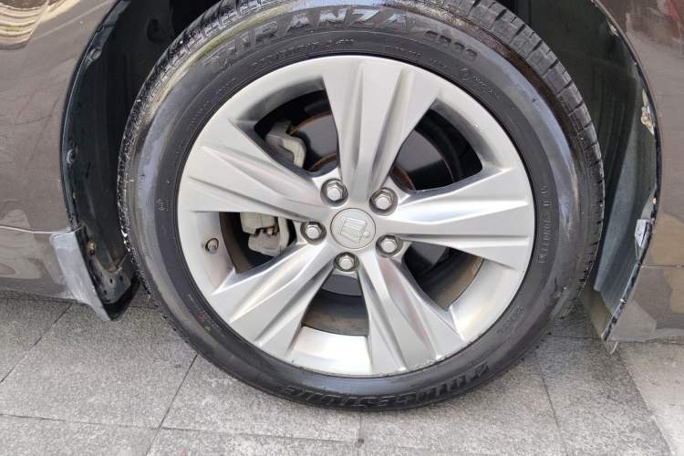Used Toyota Crown 2015 2.0T Fashion Edition Right Front Wheel Hub