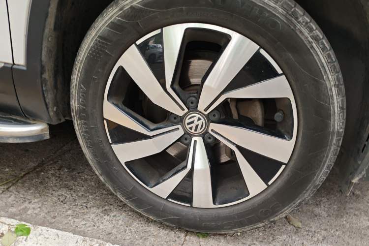 Used Volkswagen Tayron 2020 330TSI Two-Wheel Drive Luxury Smart Connectivity Version Right Front Wheel Hub