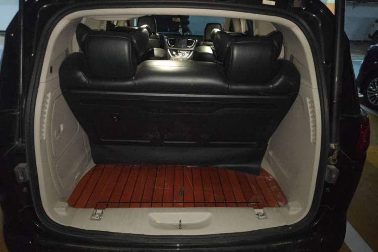 Used Chrysler Grand Voyager PHEV 2019 3.6L Plug-in Hybrid