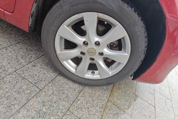 Used Nissan Tiida 2013 1.6L CVT Cool Cafe Edition Right Front Wheel Hub