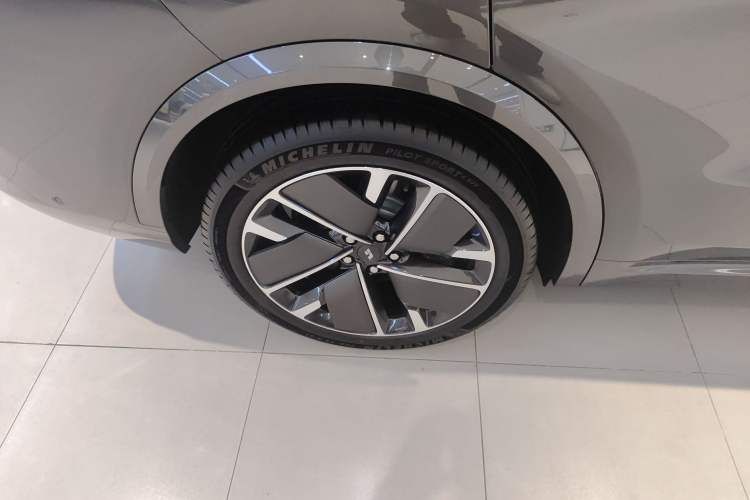 Used Li Auto L8 2025 Max Smart Refresh Edition Right Rear Wheel Hub