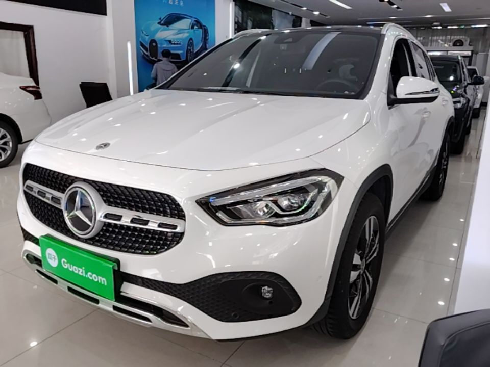 Unter der Vorderseite des Autos