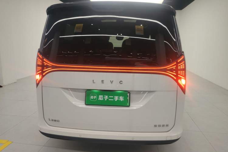 Used Geely Galaxy LEVC L380 2024 140-Degree 6-Seater All-Wheel-Drive Ultra