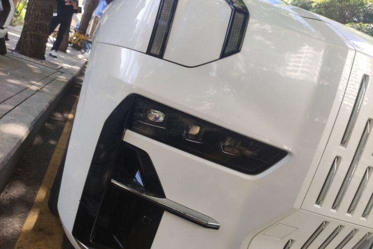 Used Zeekr 009 2024 7-Seater Walk-Through Version Four-Wheel Drive 108 kWh
