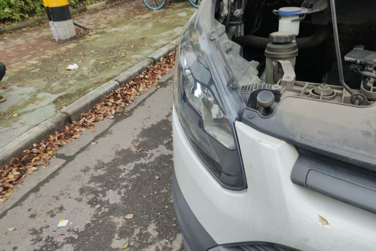 Used Ford Transit 2019 2.0T Diesel Multi-Purpose Commercial Vehicle Short Wheelbase Low Roof 6-Seater China VI Standard Right Front Headlight