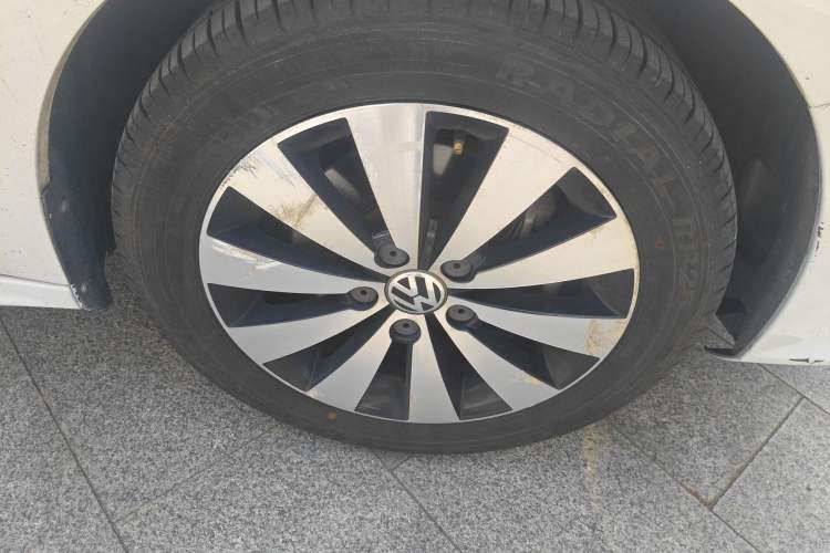 Used Volkswagen Sagitar 2015 230TSI Automatic Luxury Model
