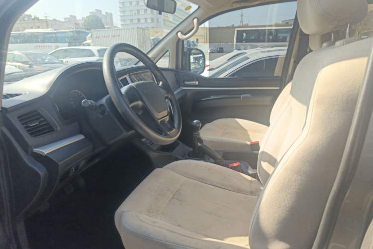 Used FORTHING Lingzhi 2022 M5L 1.6L Utility Model 7 Seats
