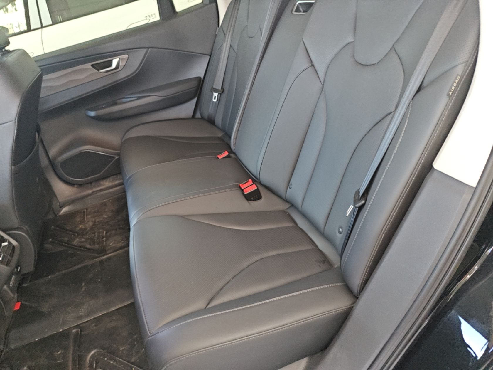 Hongqi E-QM5 2022 431 km Charge & Enjoy Edition — снимка 20