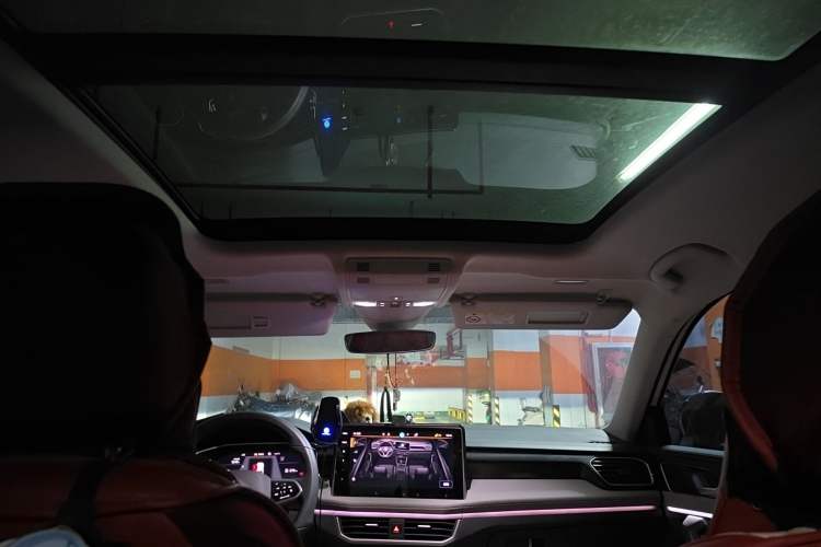 Used Volkswagen Tayron X 2024 330TSI Two-Wheel-Drive Prestige High-Energy Edition Headliner