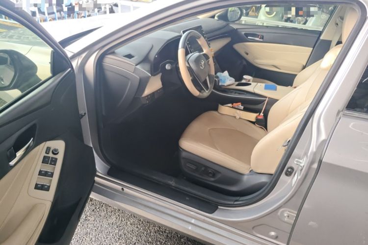 Used Toyota Avalon 2019 Dual-Engine 2.5L Luxury Edition China VI Standard Driver Seat