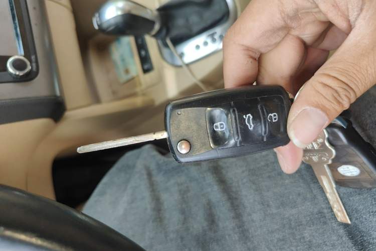 Used Volkswagen Touran 2011 1.4T DSG ZhiZhen Edition 5 Seats Vehicle Key