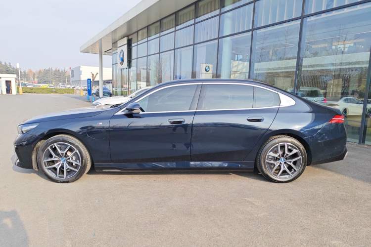 Used BMW i5 2024 eDrive 35L M Sport Package
