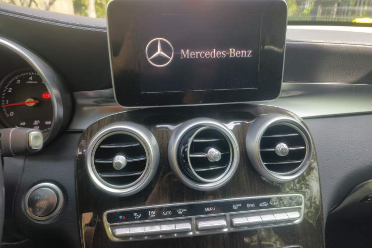Used Mercedes-Benz GLC 2019 GLC 260 L 4MATIC Dynamic Model Audio And AC Panel