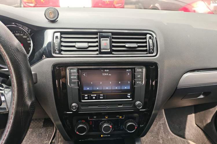 Used Volkswagen Sagitar 2018 280TSI DSG Ignite Edition Audio And AC Panel