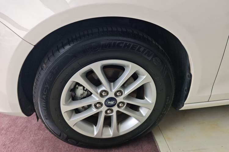 Used Ford Escort 2019 Revised Version 1.5L Manual "Quality Enjoyment" Trim (Tire Pressure Monitoring) China VI Standard Left Front Wheel Hub