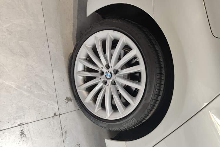 Used BMW 5 Series 2022 Updated 530Li Luxury Edition Premium Package Right Rear Wheel Hub