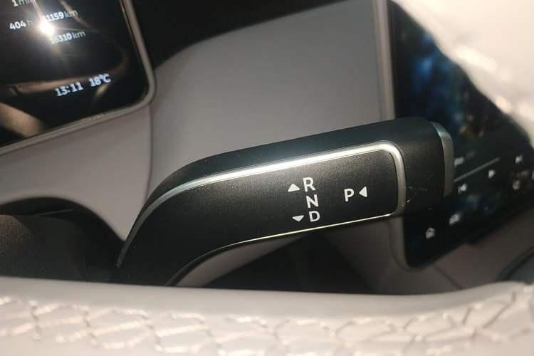 Used Nio ET5T 2025 75 kWh Touring Gear Lever