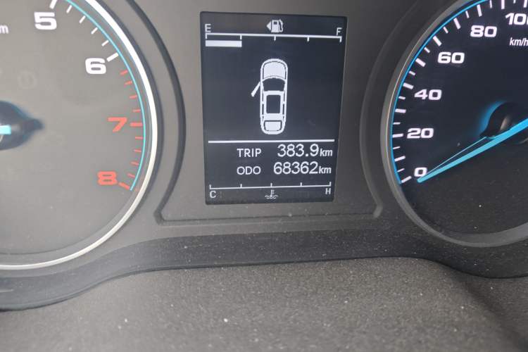 Used JAC Refine M3 2022 PLUS 1.8L 7-seater Standard Model Odometer Close Up