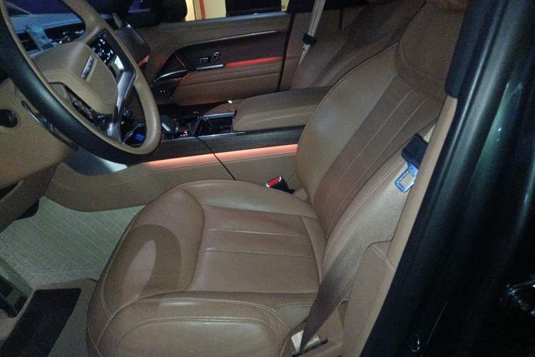 Used Land Rover Range 2023 3.0 L6 400 PS Flagship Extended Version Left Front Seat