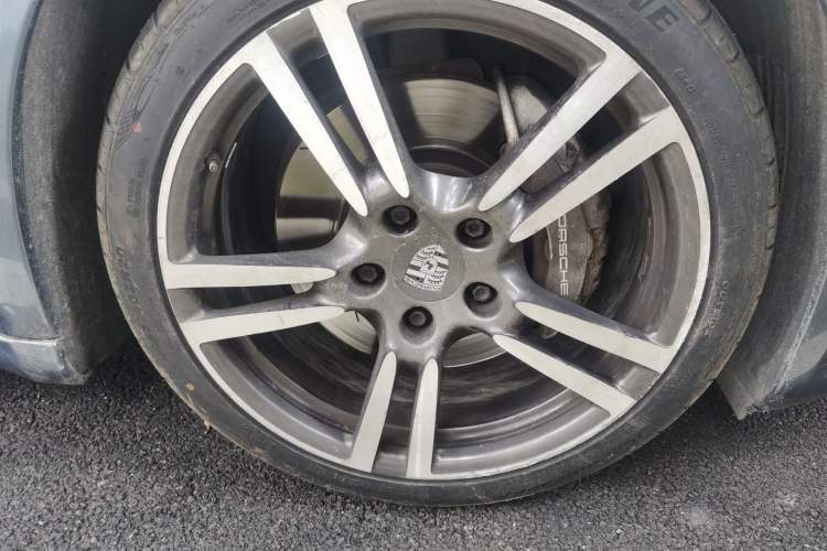 Used Porsche Panamera 2014 Panamera Executive 3.0T Right Front Wheel Hub