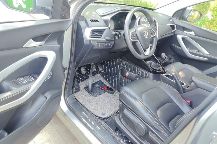 Used Baojun 530 2021 Global Car Anniversary Edition 1.5T Manual Luxury Model 6 Seats