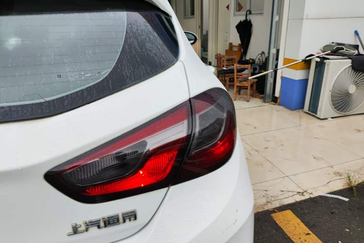 Used Chevrolet Cruze 2017 1.5L Hatchback Automatic Pioneer Sunroof Edition