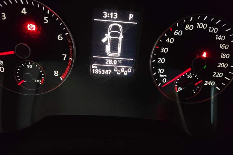 Used Volkswagen Sharan 2013 1.8TSI Standard Model Euro IV Odometer Close Up