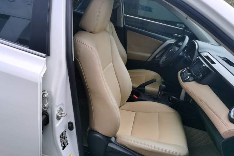 Used Toyota RAV4 2016 2.0L CVT Two-Wheel Drive Fashion Edition China V Standard