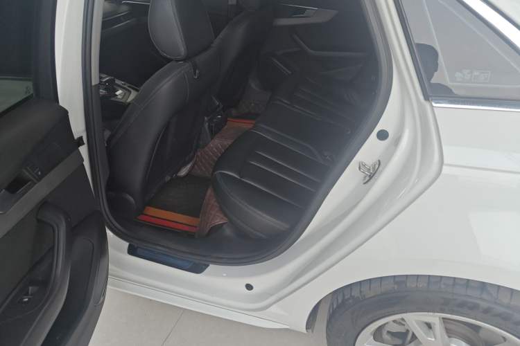 Used Audi A4L 2018 30th Anniversary Edition 30 TFSI Ambition Model
